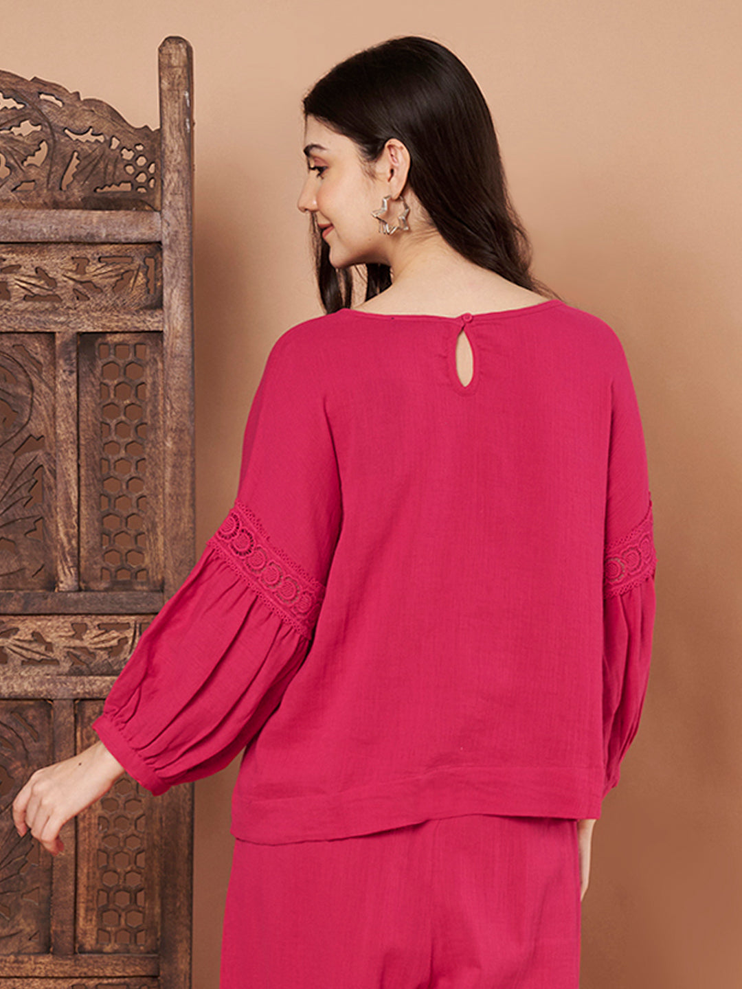 Women’s pink cotton top with lace sleeves – back view